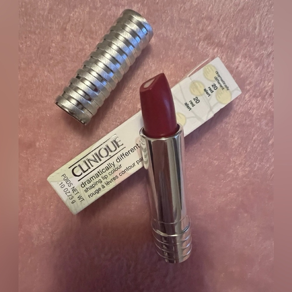 Clinique Dramatically Different Lipstick 20 Red Alert